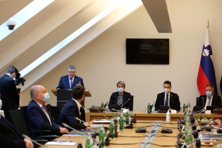 VLADA NA OBISKU V CERKNICI 08 FOTO LJUBO VUKELIČ